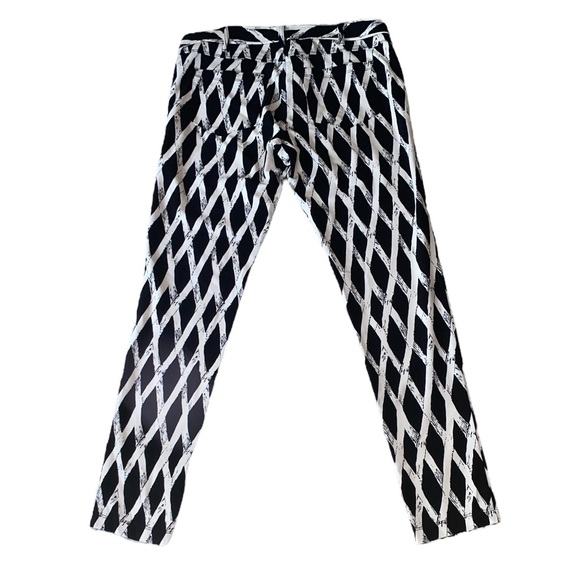J. McLaughlin Black & Ivory Lattice Stretch Skinny Pants - 4 - Picture 6 of 12